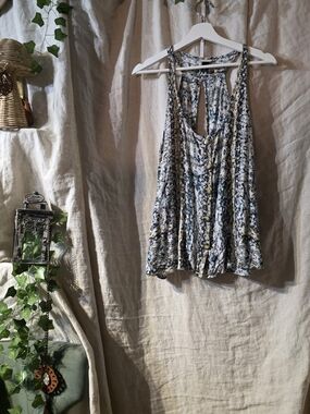 Daytrip Floral Button-Front Tank Top in Blue and Cream